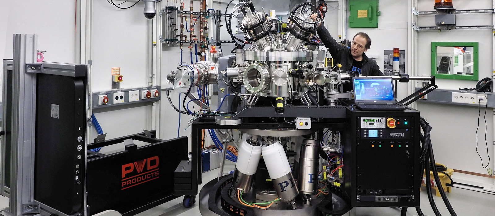 InSitu PVD chamber and Jens Birch in exp hutch